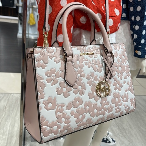 Michael Kors Sheila Medium Sequined Floral CZ Satchel
Powder Blush
NWT - Picture 11 of 16